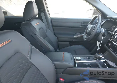 2025 Nissan Pathfinder Rock Creek 4Wd z USA, uszkodzony, nr VIN 5N1DR3BD5SC206548